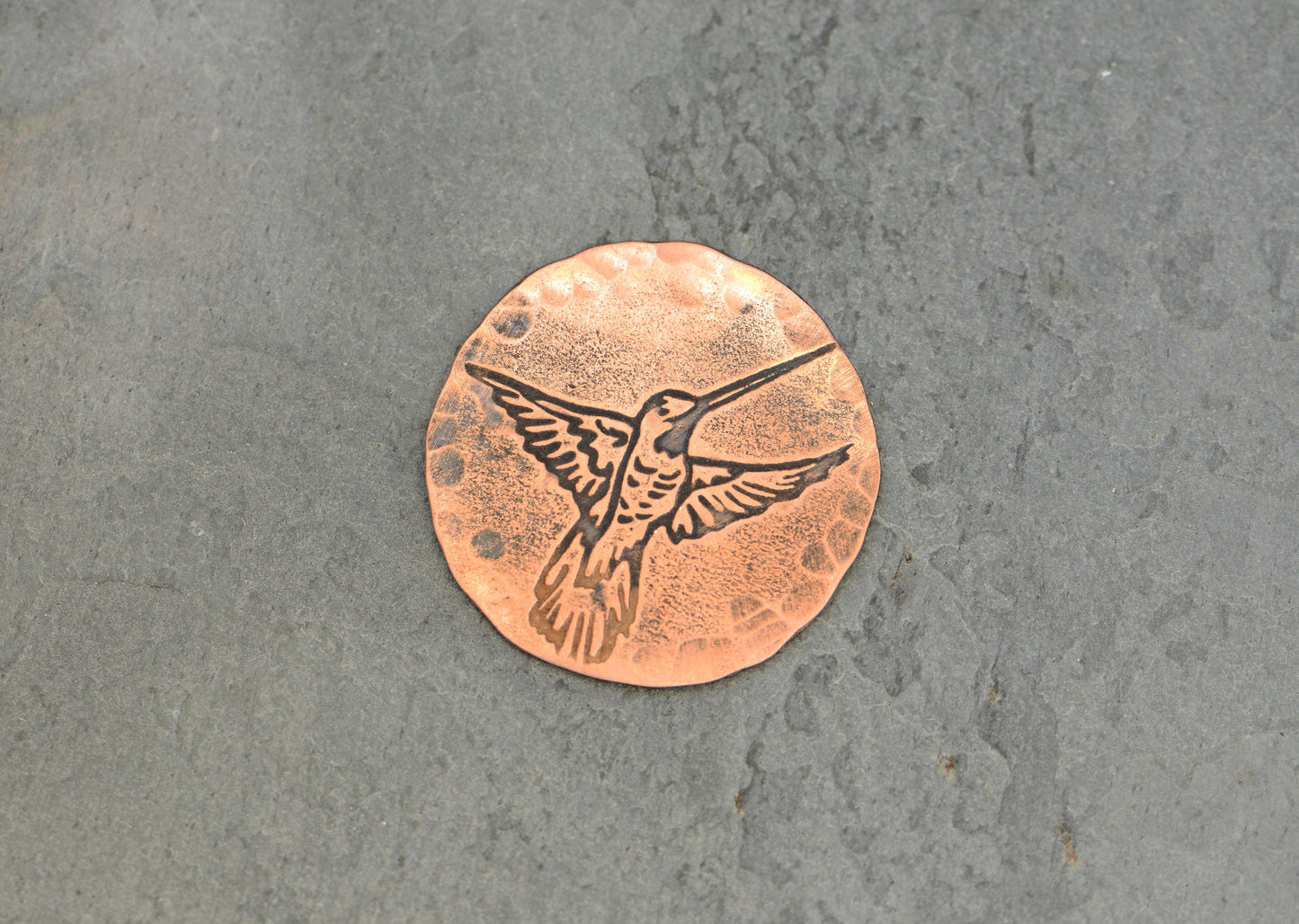 Golf ball marker with hummingbird in Copper