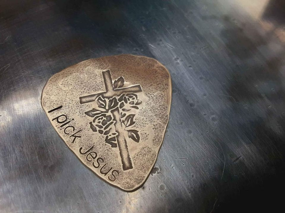 Guitar pick in bronze with cross and I pick Jesus - religious guitar picks and christian rock