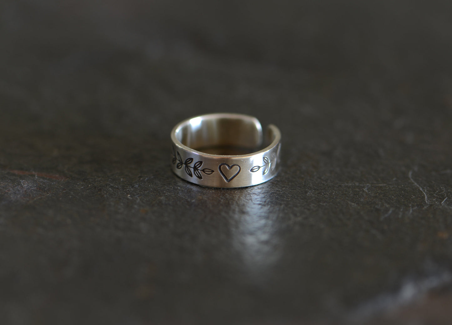 Sterling silver toe ring with leaves and hearts