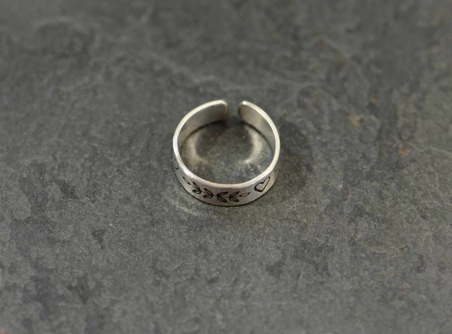 Sterling silver toe ring with leaves and hearts