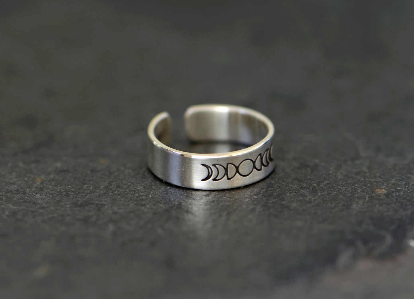 Sterling silver toe ring with moon phases - moon toe ring - silver midi ring or pinky ring - handmade - NiciArt