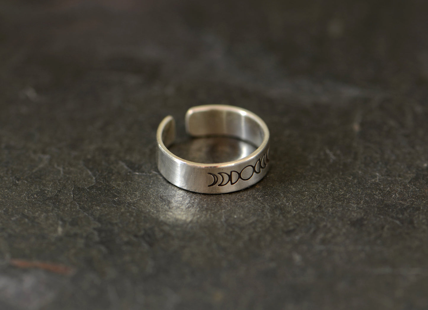 Sterling silver toe ring with moon phases - moon toe ring - silver midi ring or pinky ring - handmade - NiciArt