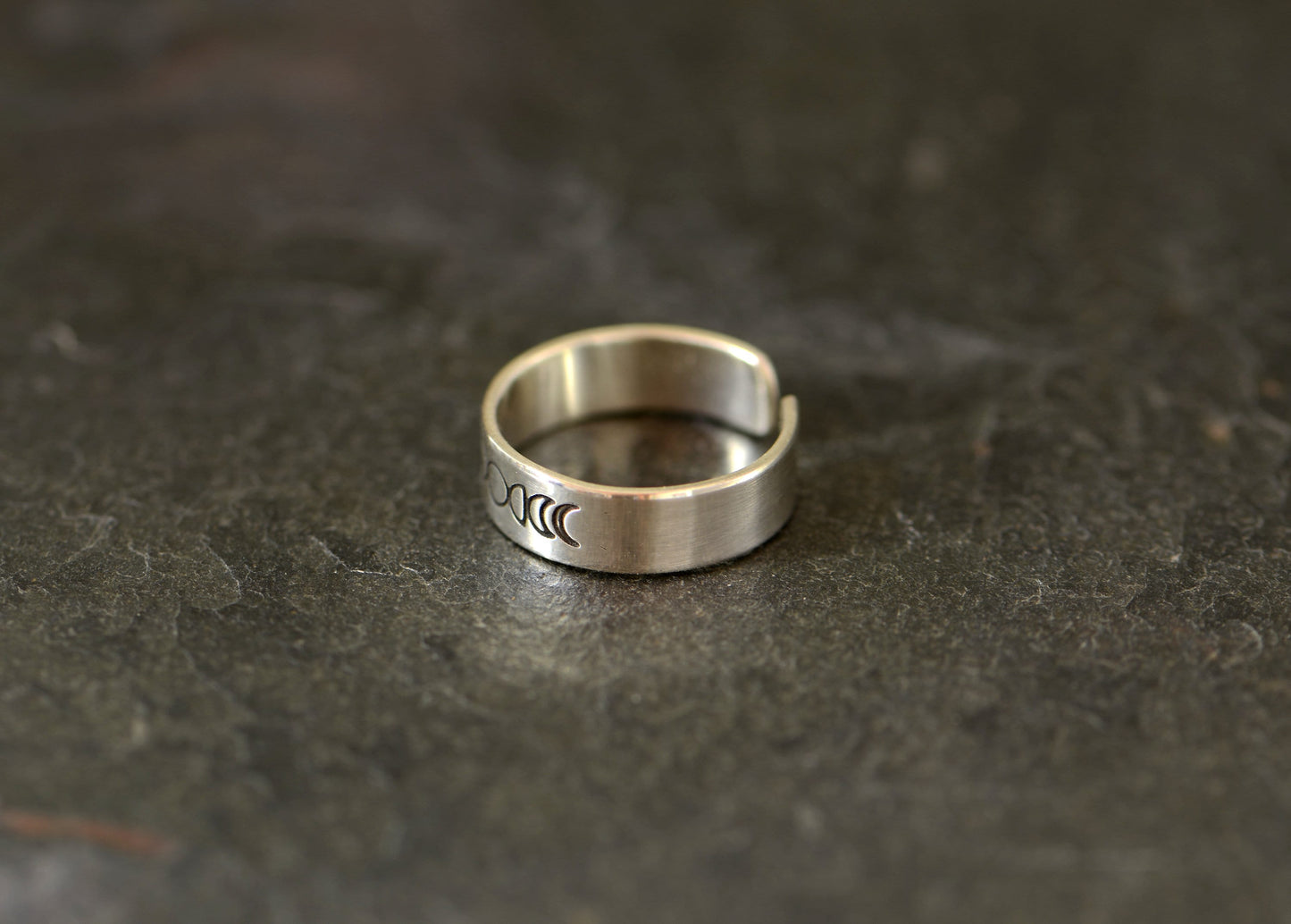 Sterling silver toe ring with moon phases - moon toe ring - silver midi ring or pinky ring - handmade - NiciArt
