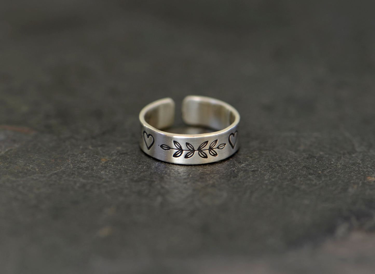 Sterling silver toe ring with leaves and hearts