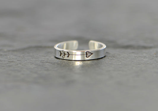Sterling silver toe ring with small heart arrow