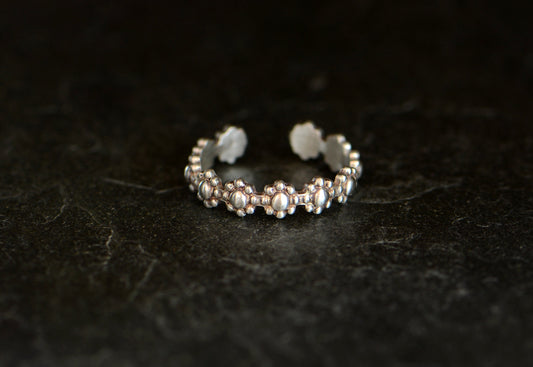 Sterling silver toe ring with flowers