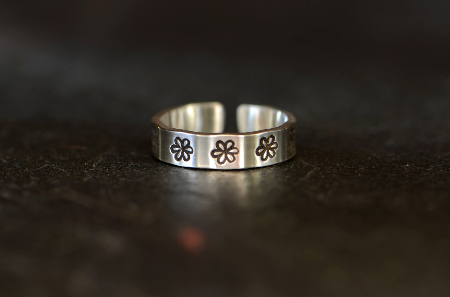 Daisy flower sterling silver toe ring