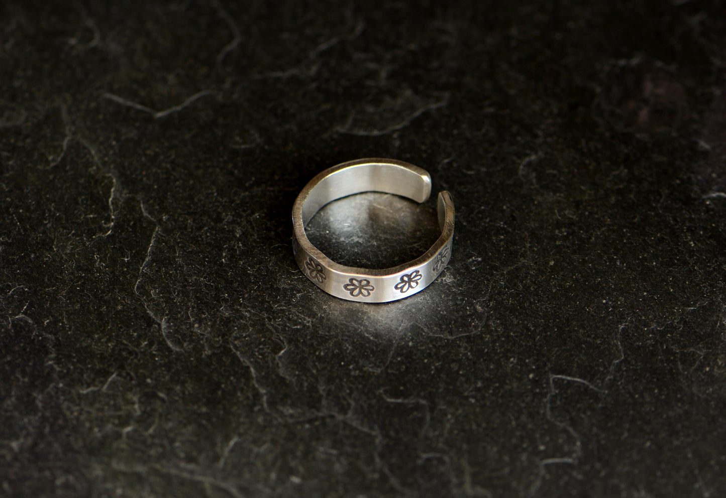 Daisy flower sterling silver toe ring