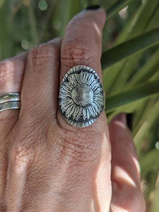 Sterling silver sunflower design saddle ring