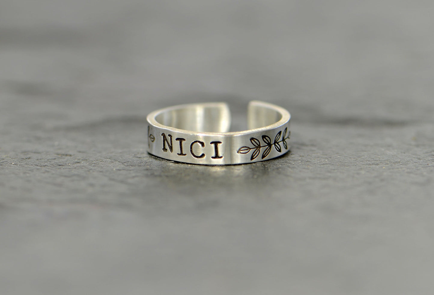 Personalized sterling silver name toe ring with leaf design