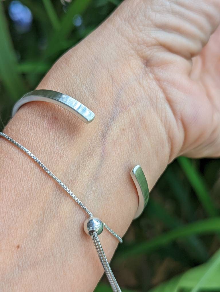 Dainty sterling silver bracelet with love and arrow
