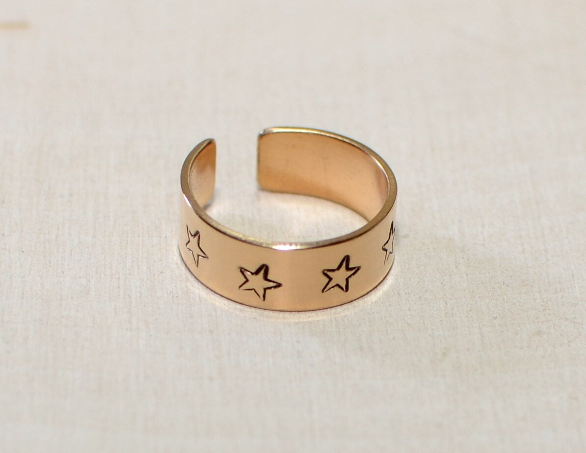 14K toe ring with stars stamped in solid gold