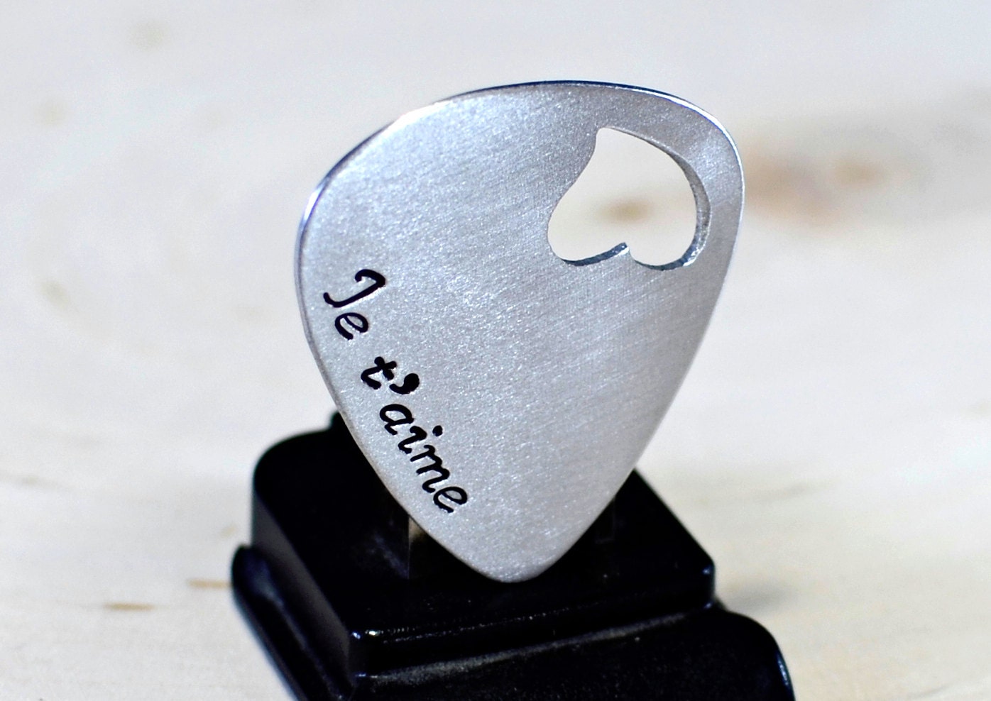 Je t'aime aluminum guitar pick with heart