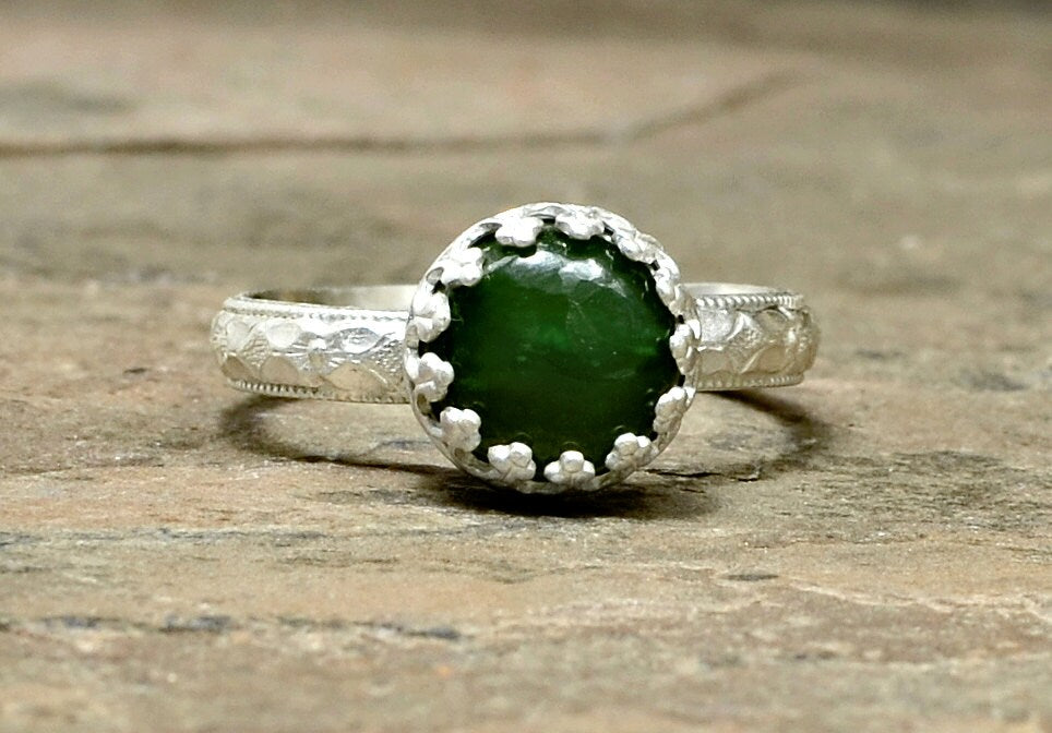Sterling Silver Ring with Green Jade on Southwestern Patterned Shank