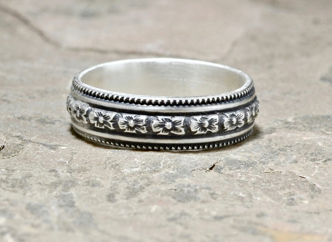 Hibiscus Flower Patterned Sterling Silver Ring with dark Patina