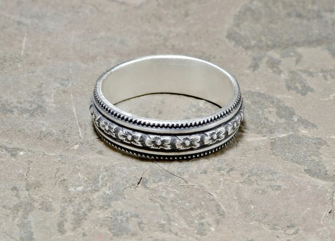 Hibiscus Flower Patterned Sterling Silver Ring with dark Patina
