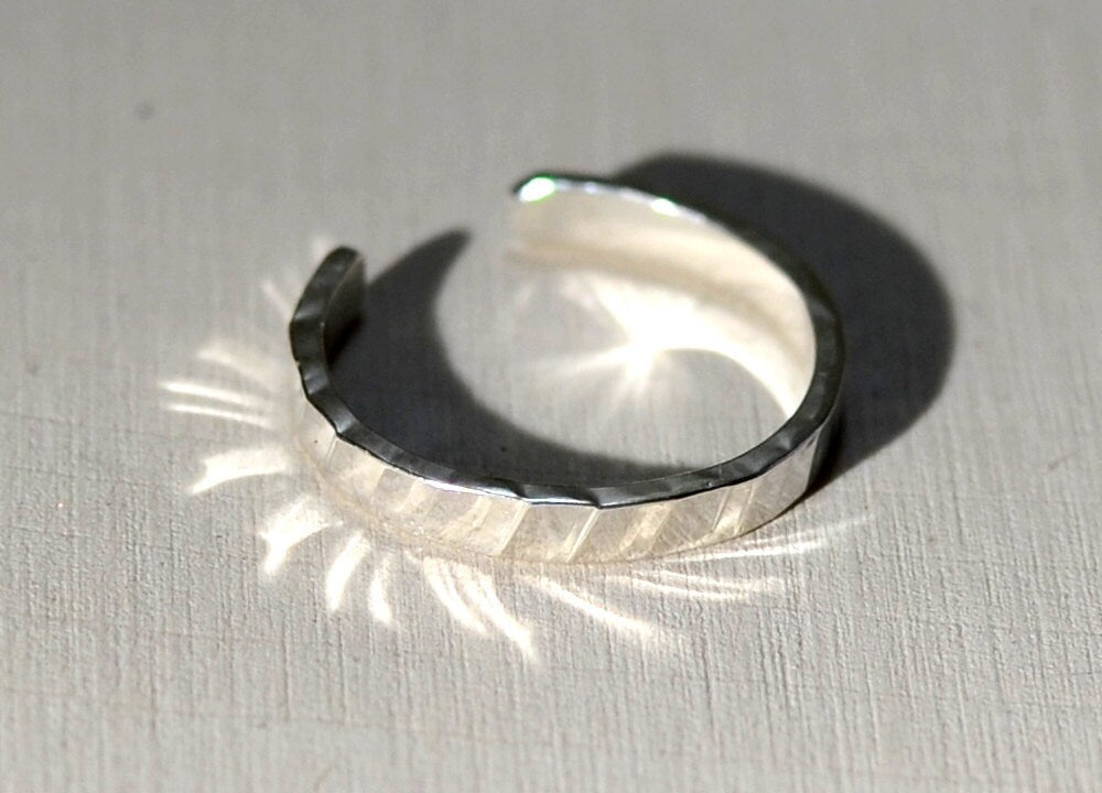 Sterling Silver Toe Ring iwith hammered design