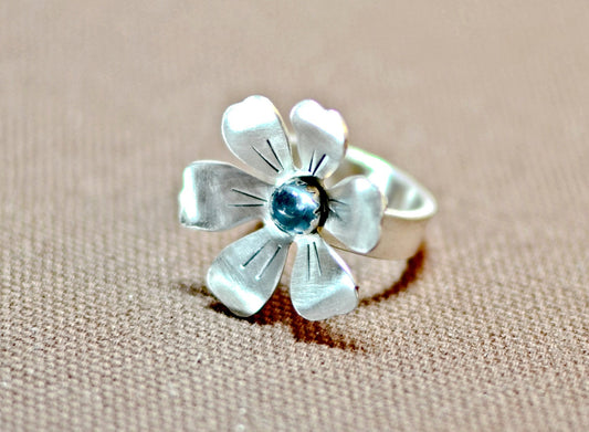 Flower shaped sterling silver ring with blue topaz