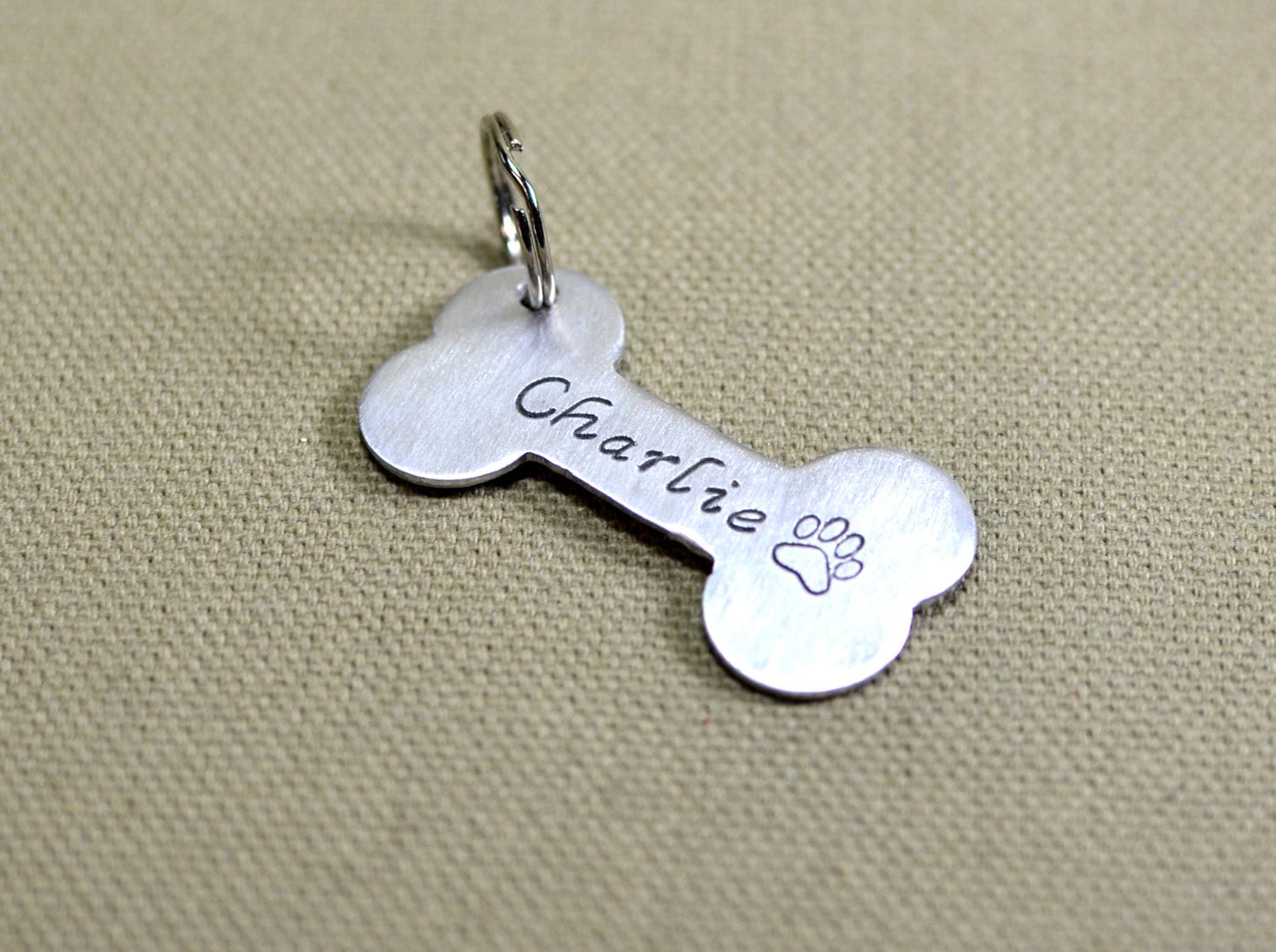 Dog tag in aluminum for you to personalize or used as a keyring